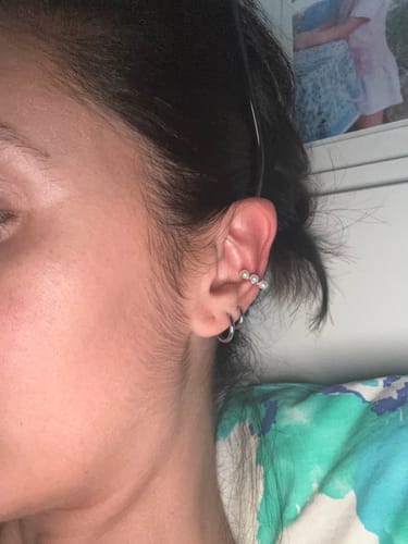 Customer photo review of Earcuff "Perla Sospesa"
