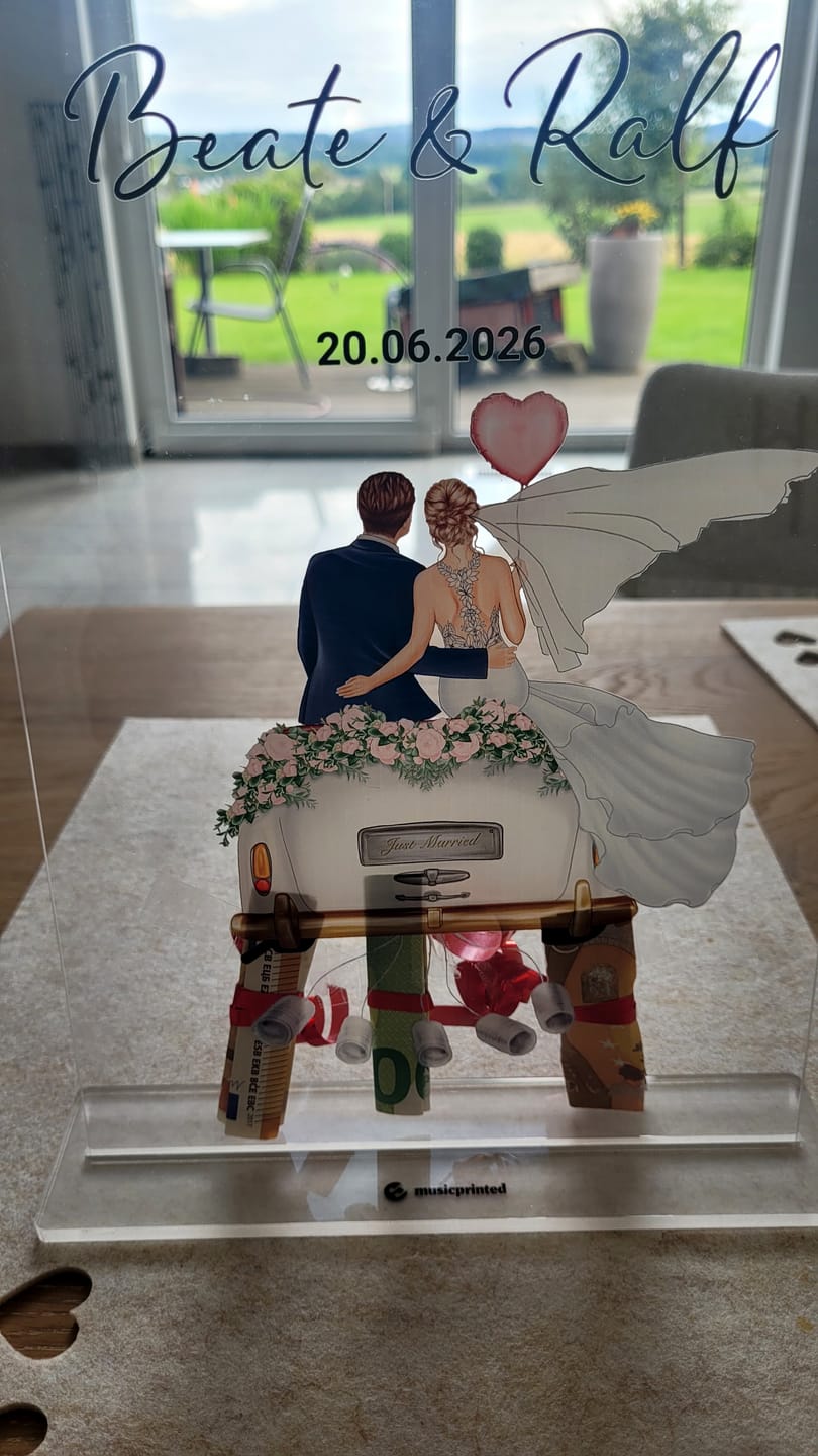 Customer photo review of Hochzeitsgeschenk Brautpaar mit Namen und Datum Just Married - Personalisiertes Acrylglas Geldgeschenk