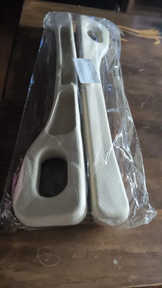 Customer photo review of BOLTHUT™ Car Seat Gap Filler — Leather Console Gap Plug, 2-Pack
