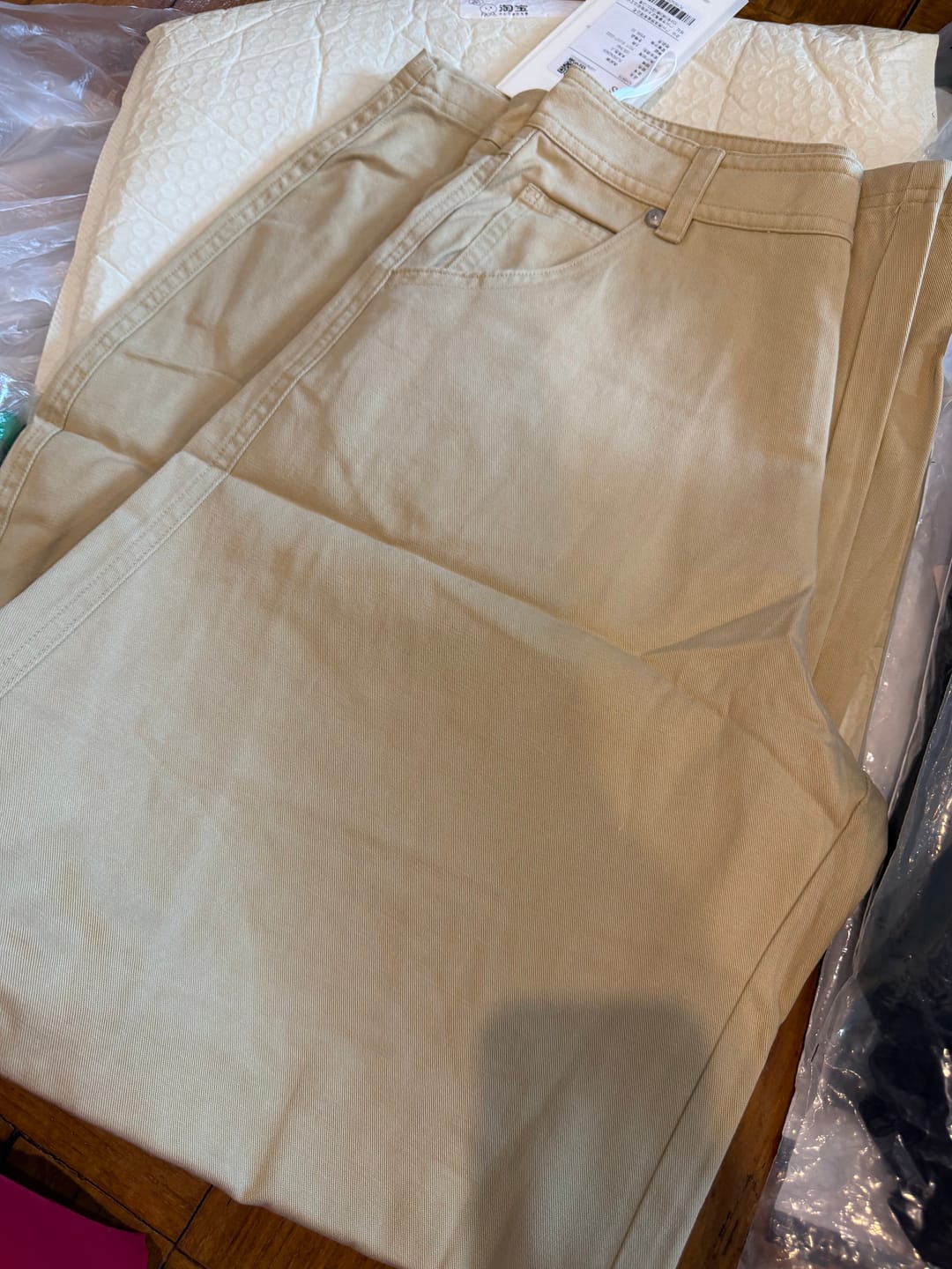 Customer photo review of ROVENTE Low-Rise Curved Wide-Leg Pants in Sand Beige