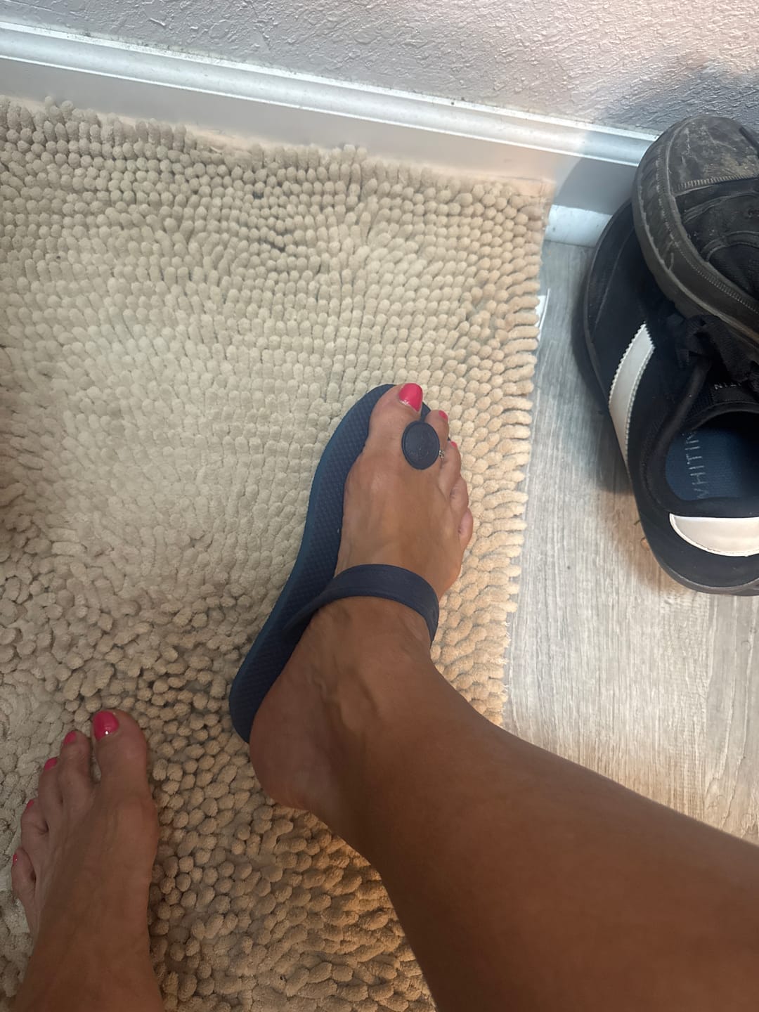 Customer photo review of Gurus Flip-Flops - Navy
