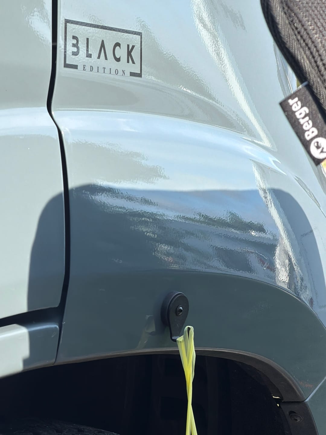 Customer photo review of Vielseitiger Magnethaken für Auto, Wohnmobil und Campervan bis 8 kg Haltekraft