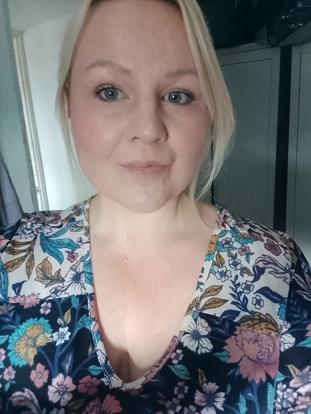 Customer photo review of 12" Blowout Ponytail #1001 (Polar Star)