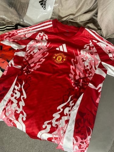 Customer photo review of Manchester United "Flare of '99" Premium Kit