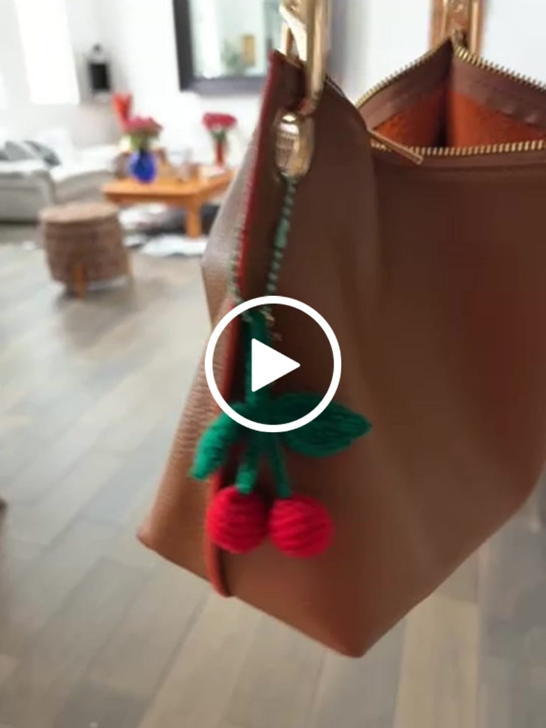 Customer video review of Charm Cherry Rojo Letra