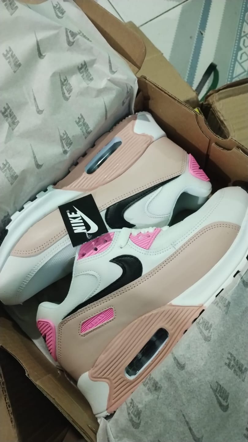 Customer photo review of Tenis 012 Negro Fiusha