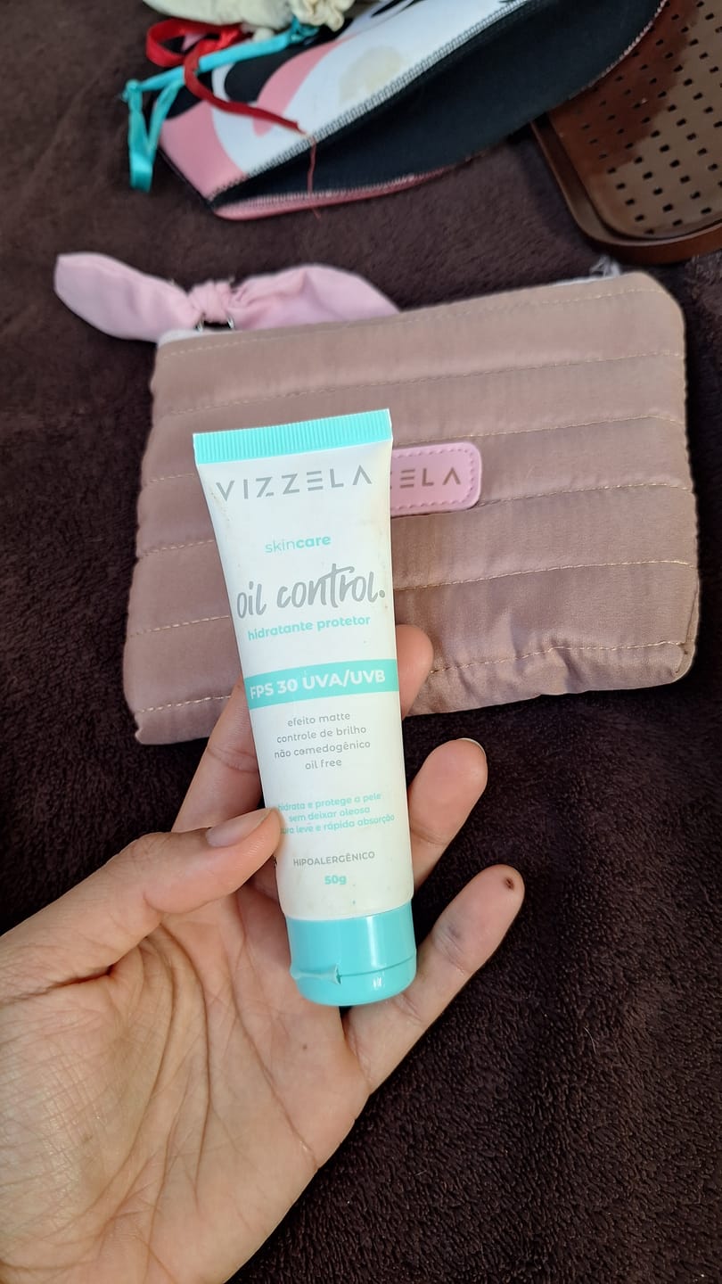 Customer photo review of Hidratante Protetor FPS 30 Oil Control - Vizzela