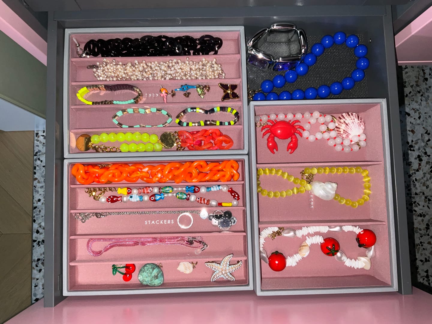 Customer photo review of Stackers Halskettingenlaag voor Klassieke Juwelendoos Grijs & Roze