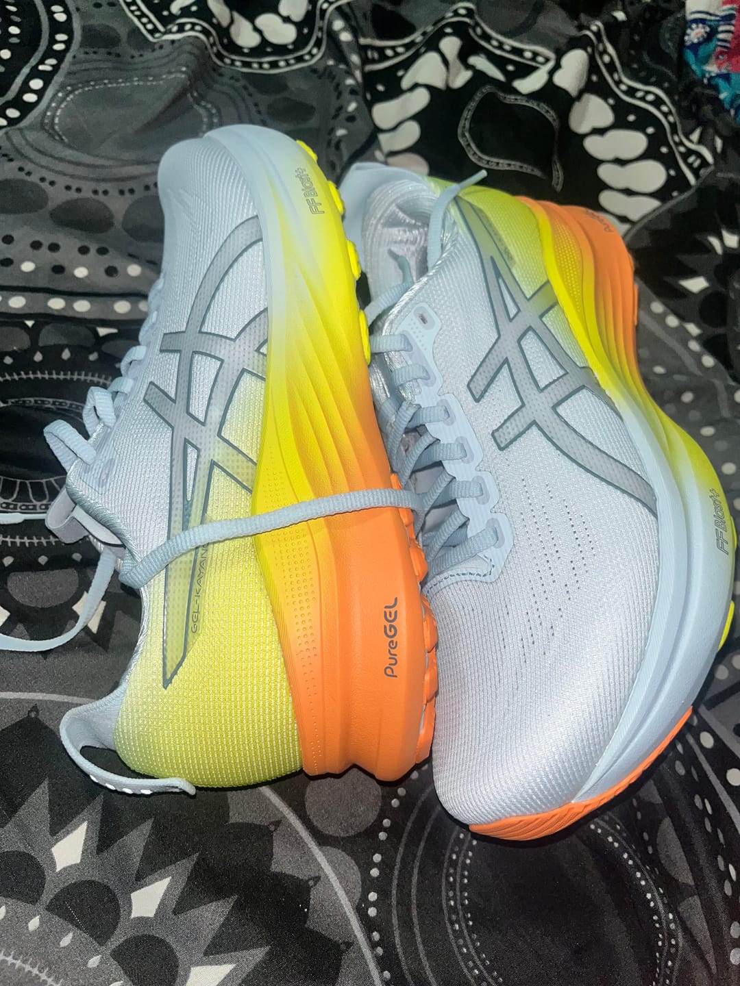 Customer photo review of Asics Gel Kayano 32 Sunny Sizzle Hombre Sky Lemon Spark