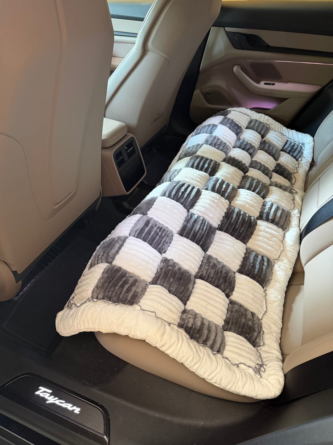 Customer photo review of Thickened Dog Bed for Car Back Seat & Couch