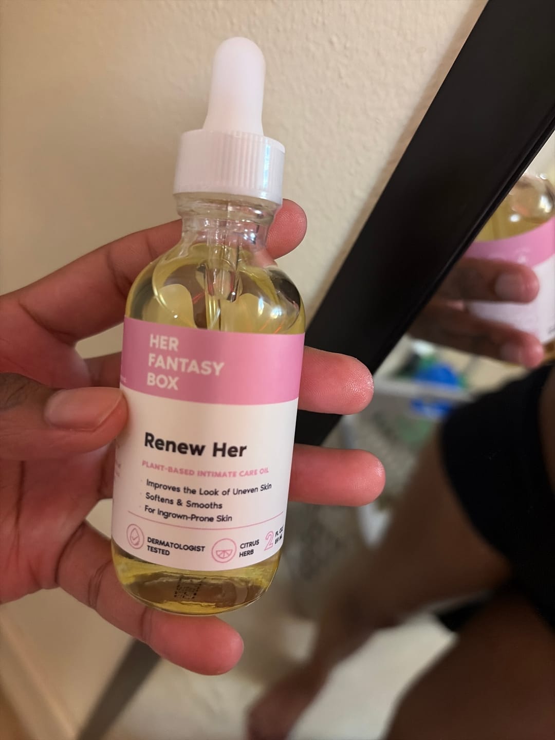 Customer photo review of Her Fantasy Box Renew Her Yoni Oil - For Dryness, Ingrown Hair, Dark Marks & Scars