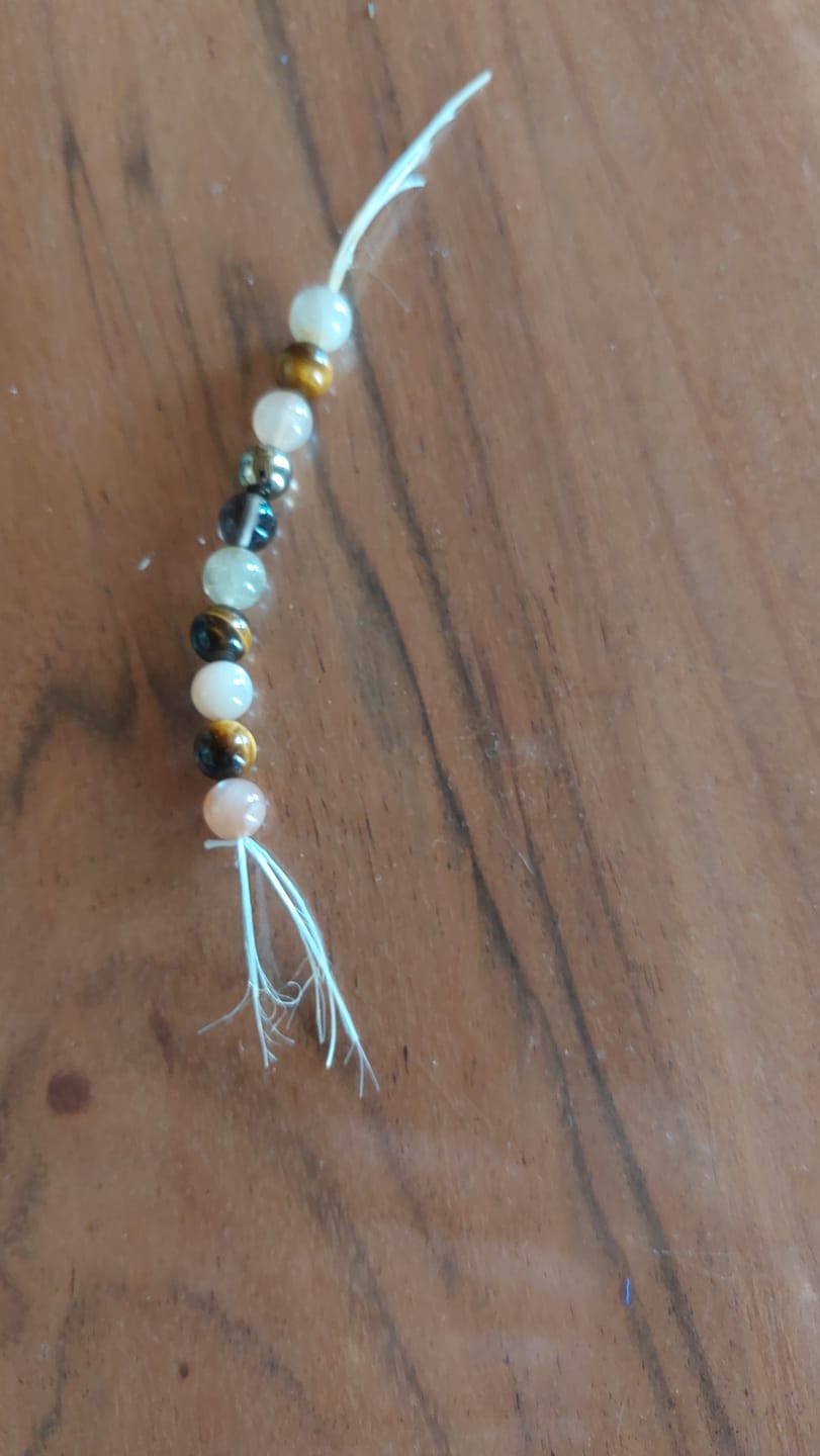 Customer photo review of Bracelet "Énergie Solaire" en Quartz Fumé, Oeil de Tigre & Quartz Rutile Doré