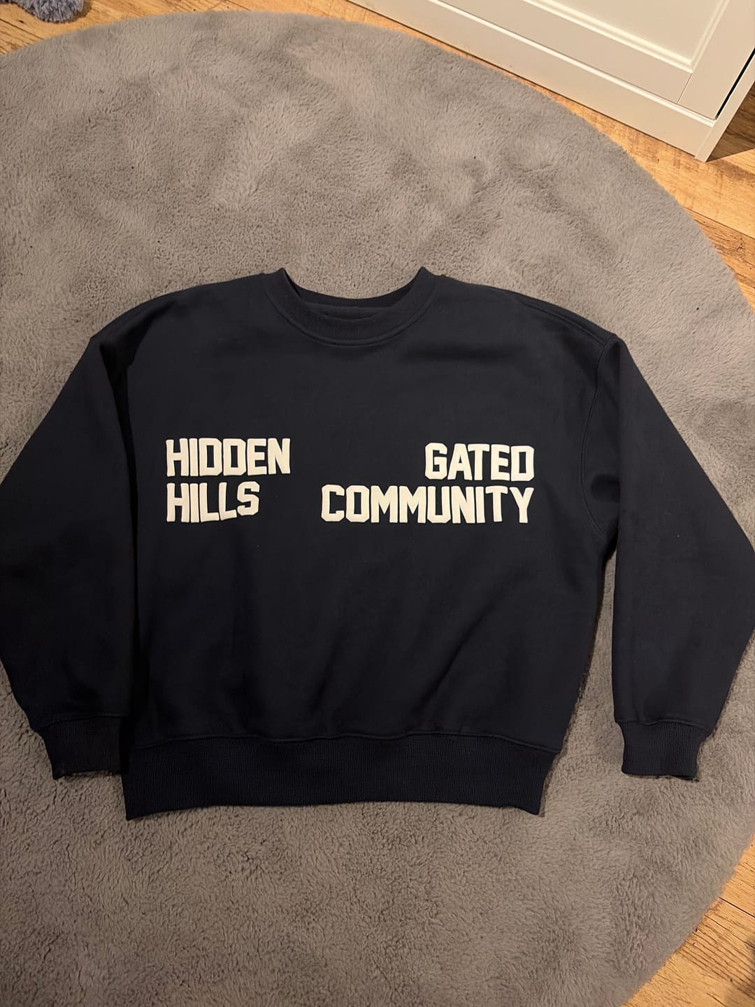 Avis client avec photo sur le PULL « GATED COMMUNITY » BLEU MARINE