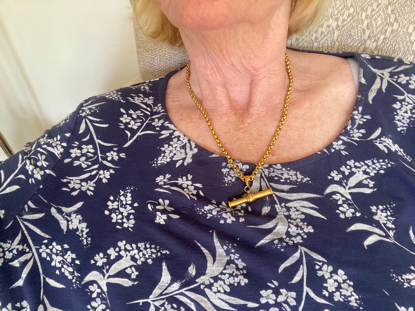 Customer photo review of XL T-Bar Necklace