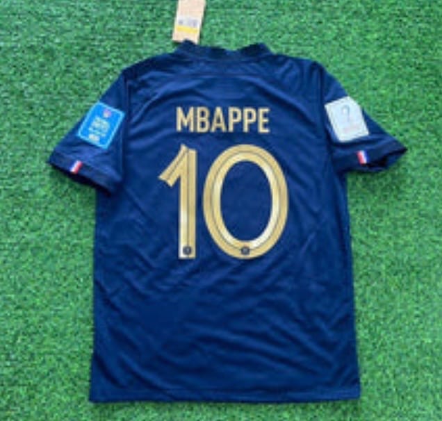 Customer photo review of Kylian Mbappe France 2022 World Cup Final Retro Jersey Maillot Trikot Soccer Shirt