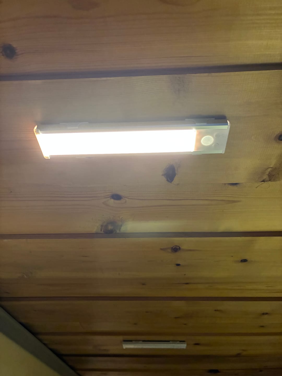 Customer photo review of GlowLine - Perfekt i sovrum, hall och trappa – särskilt på natten