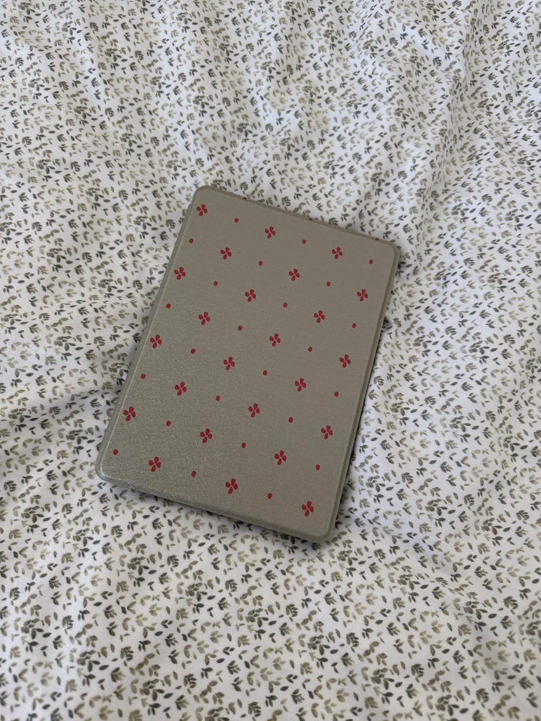 Customer photo review of Little Meadow- Kindle Case