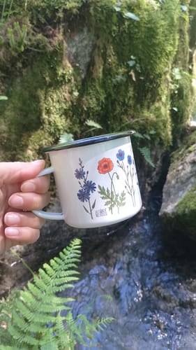 Recensione con foto di un cliente su Fiori spontanei -tazza metallo smaltato