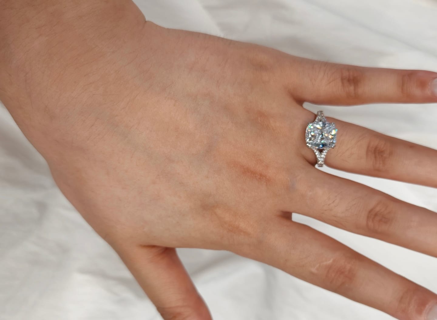 Customer photo review of S925 Split Shank 4.0Ct Cushion Cut Stackable Ring in Sterling Silver Engagement Ring For Women