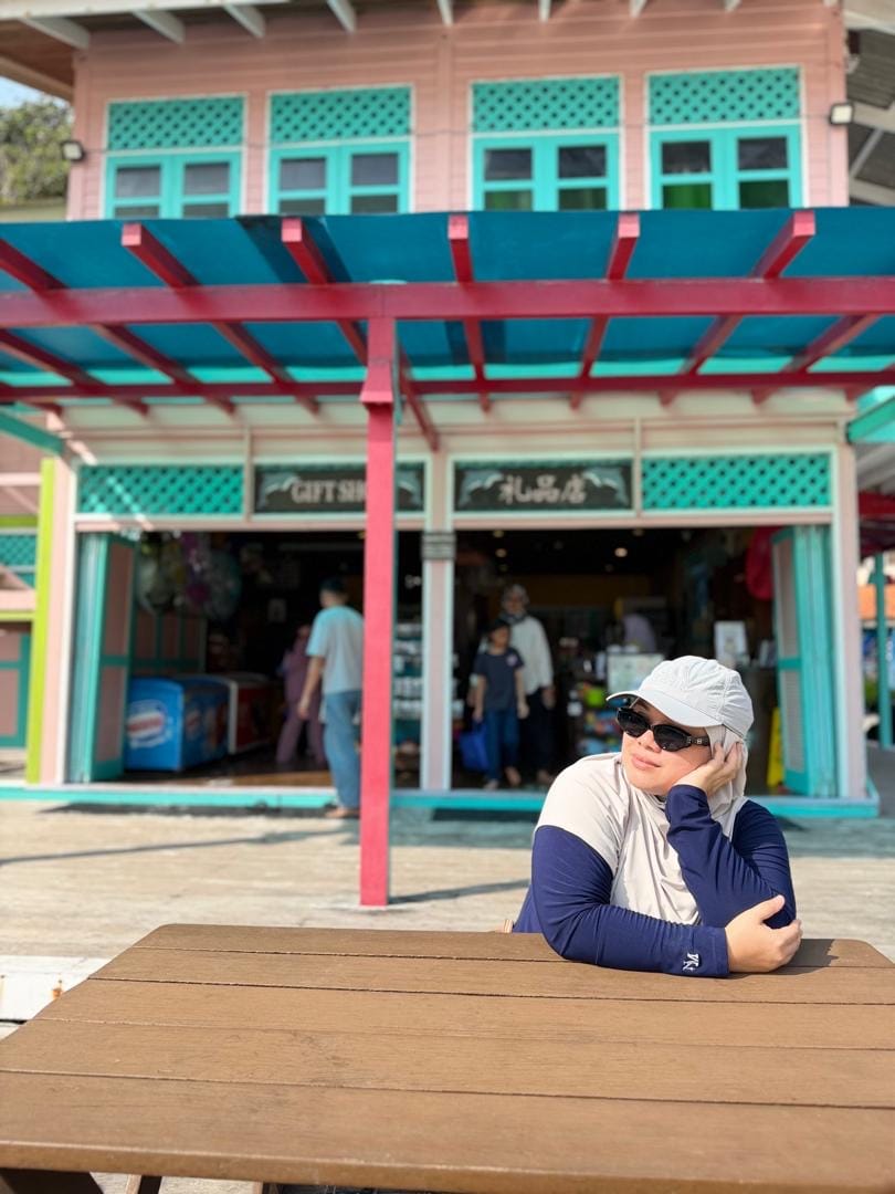 Customer photo review of Kyoto Oval Framed Sunglasses
