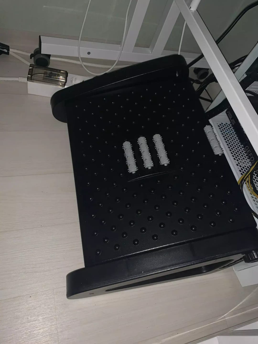 Customer photo review of Spinely® FootRest