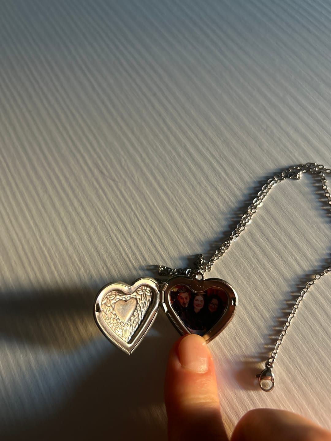 Customer photo review of Collana con Foto custodita nel Cuore e Dedica Personalizzata