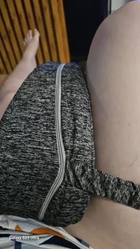Customer photo review of Spinely® OrthoKnee Pillow
