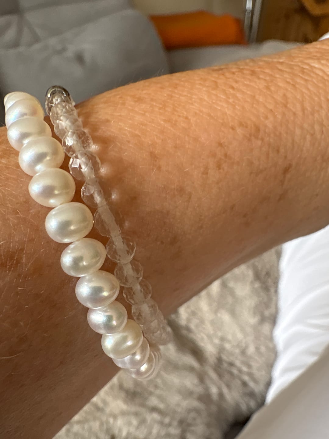 Customer photo review of Bergkristall Naturstein Armband mit Silberperle