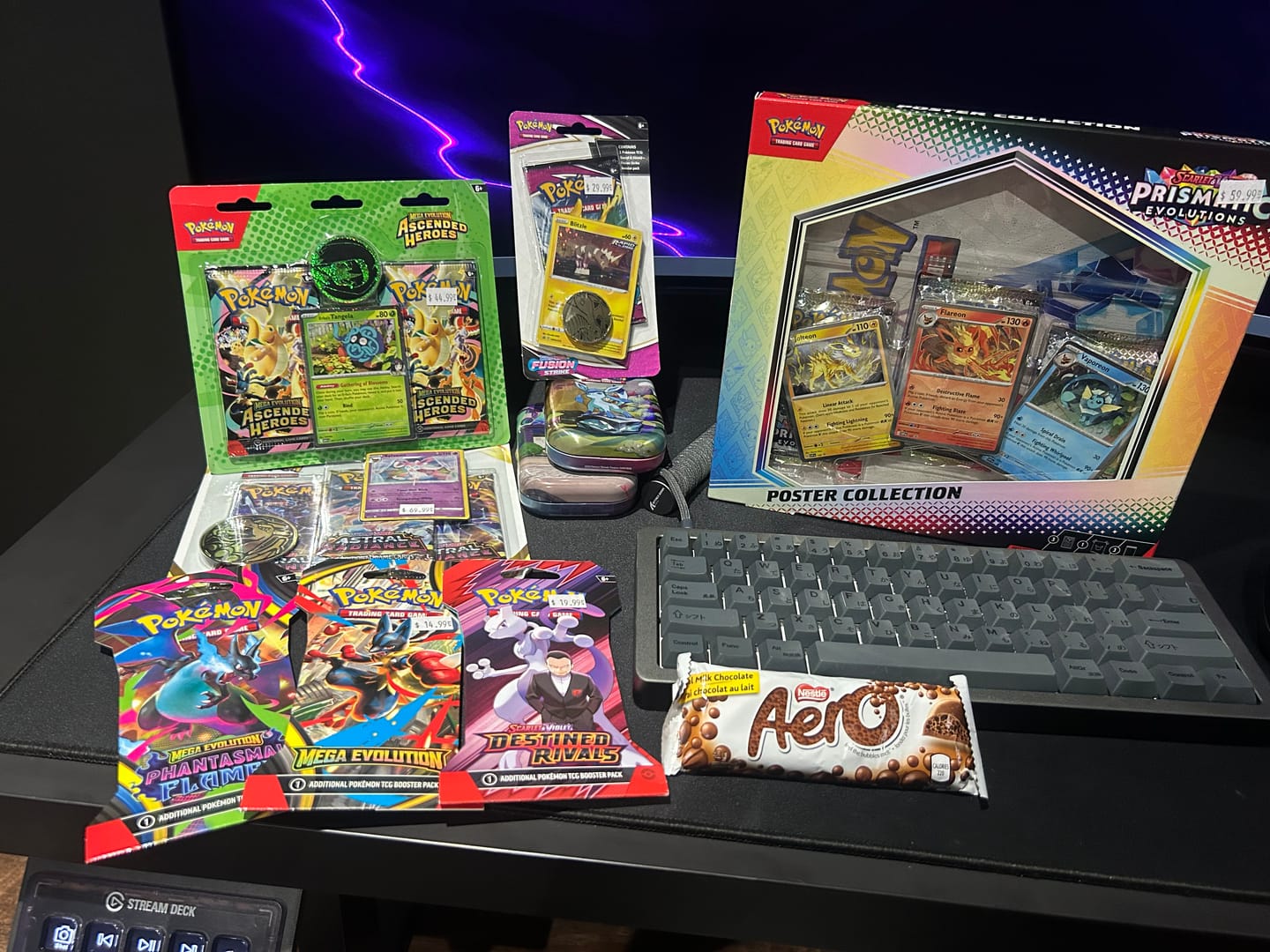 Customer photo review of Poké Jeux Mystery Box – Summer Deluxe Collector’s Edition – Starter | Trainer | Master