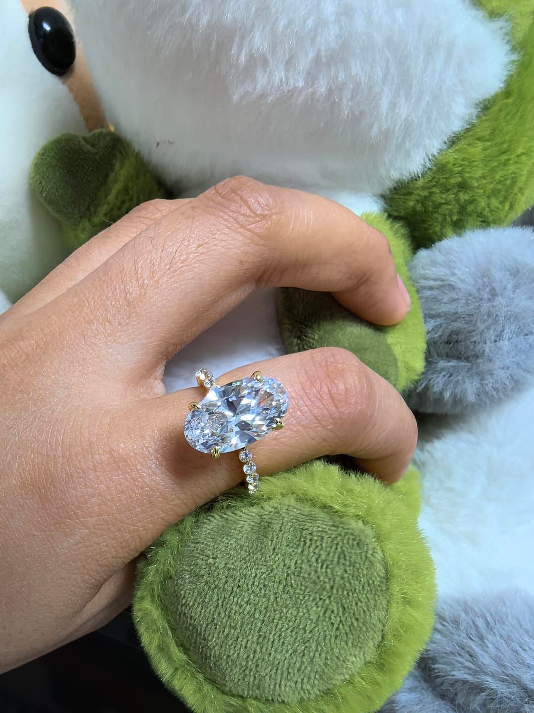 Customer photo review of S925 5.0Ct Oval Cut Side Stone Simulated Diamond Engagement Ring For Everyday Wear