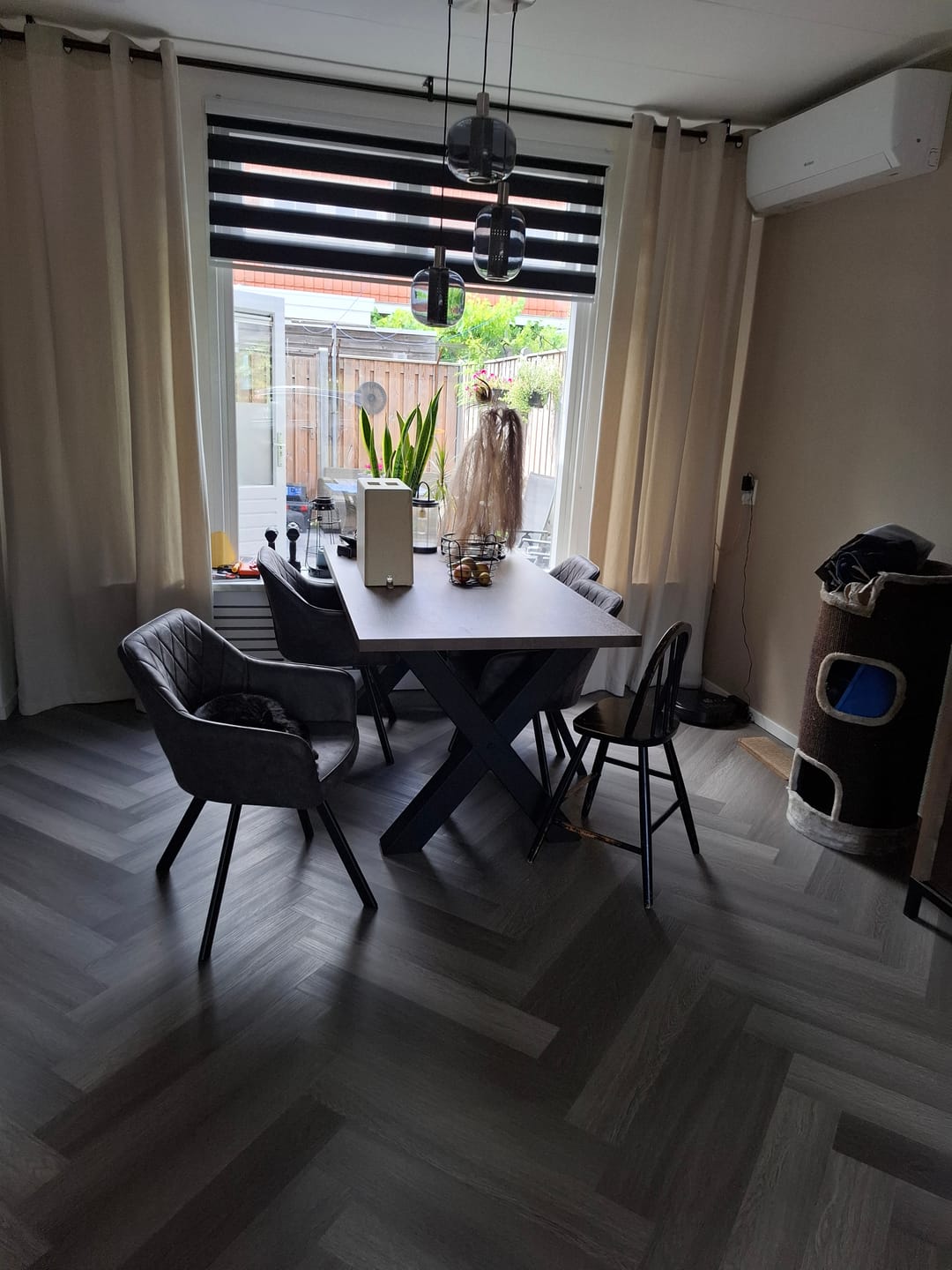 Customer photo review of Brione Draaibare Eetkamerstoel - Grijs