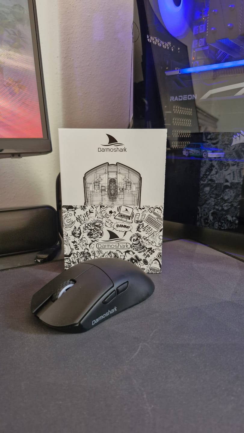Customer photo review of Darmoshark M3 V2 Wireless Mouse