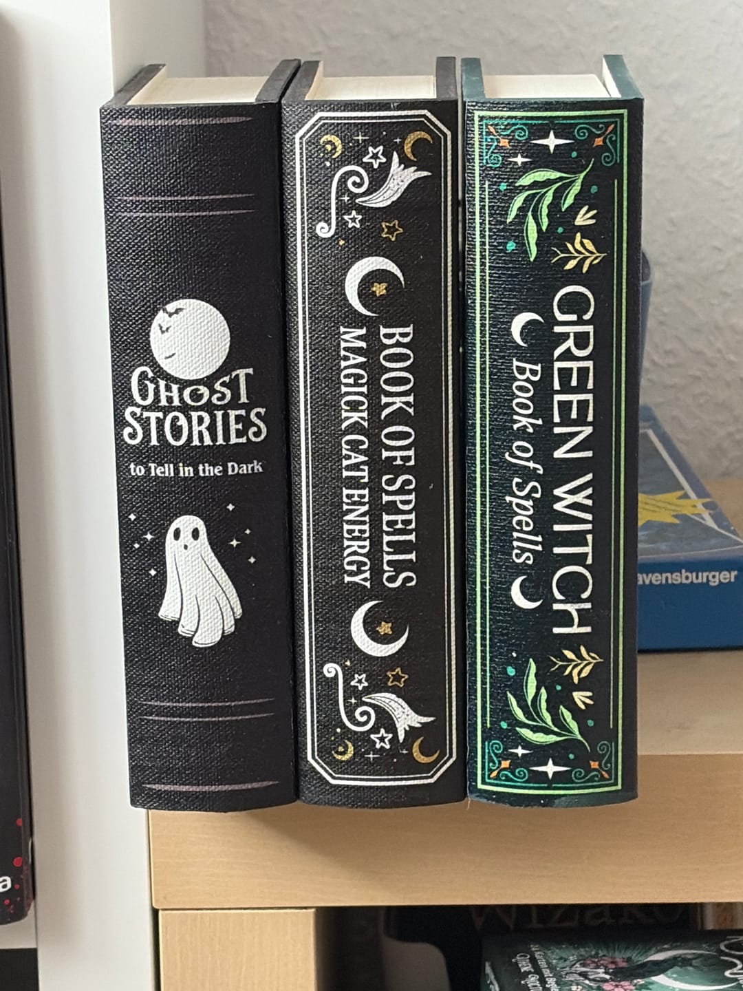 Customer photo review of Schwarze Katze Buch Aufbewahrungsbox – Book of Spells Buchbox