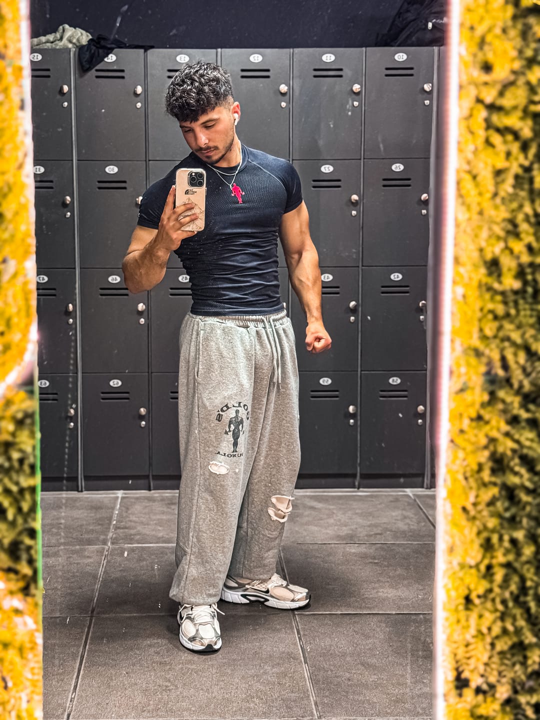 Customer photo review of 2054 - Gold's Iron Legacy Layered Joggers