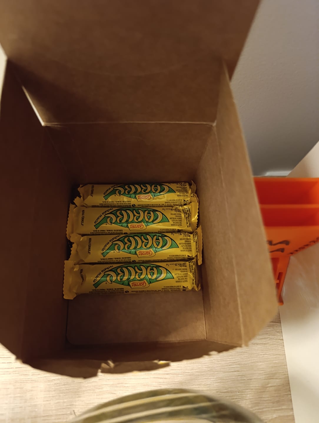 Customer photo review of Garoto chocolate caribe 30x28g. Caja completa 840gr.(Barrita chocolate platano)
