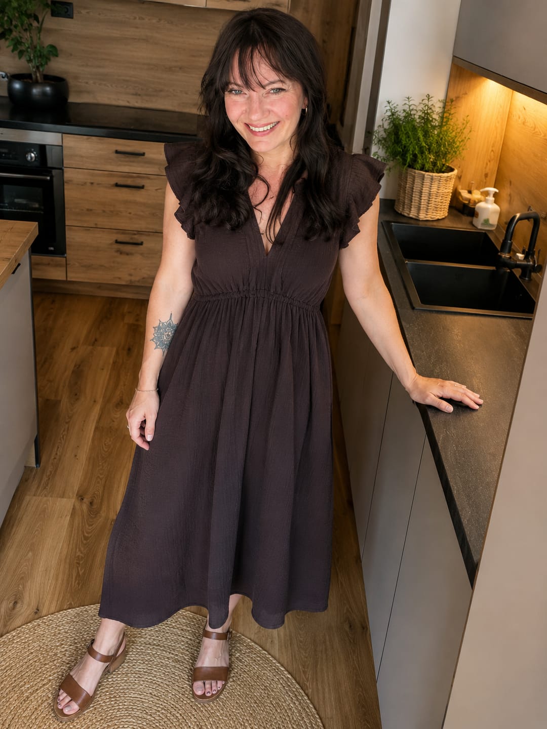 Customer photo review of Amelia Musselin Kleid - Espresso