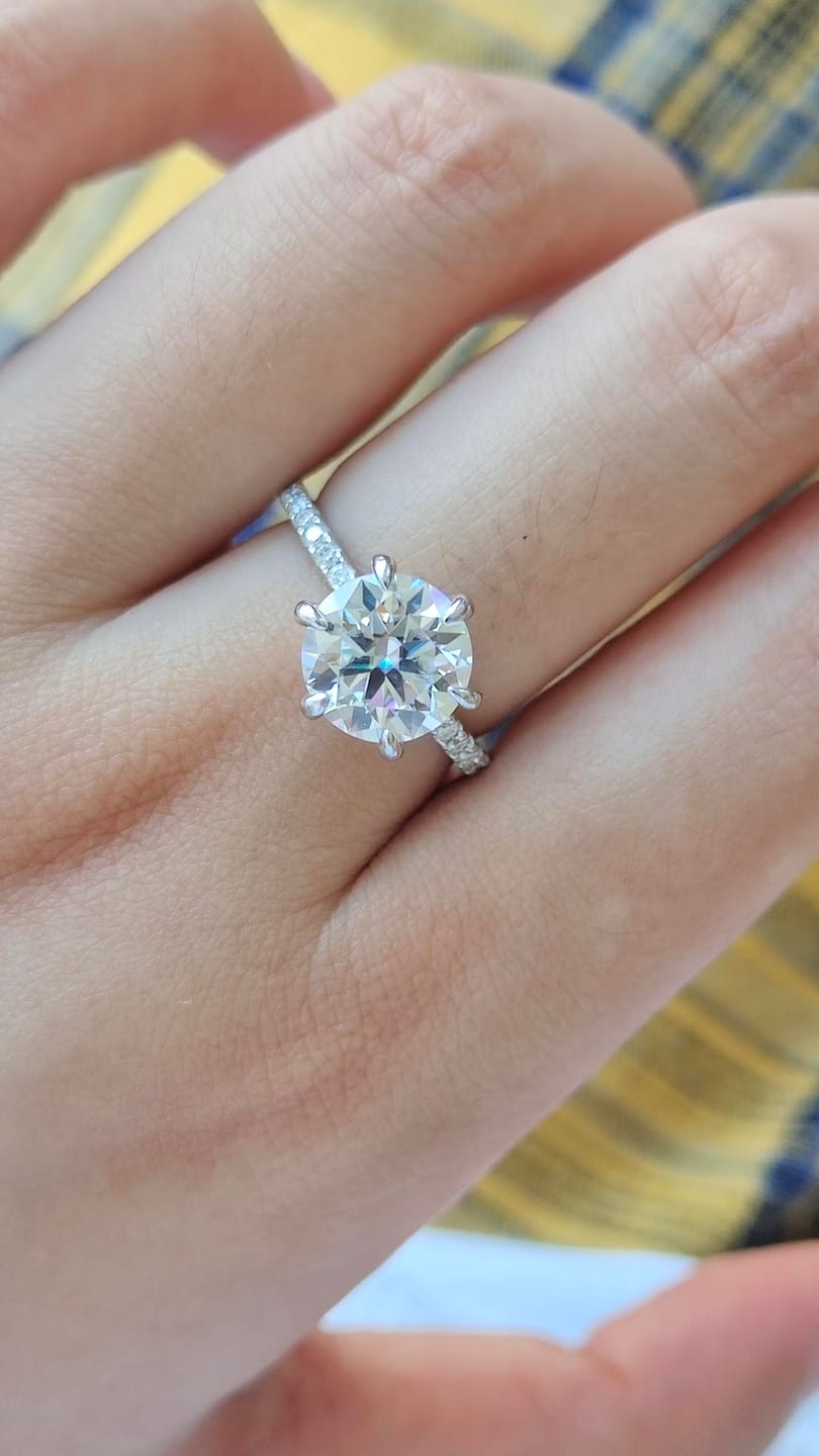 Customer photo review of S925 Moissanite 2.0~4.0 Carat 6 Prong Round Cut Engagement Ring