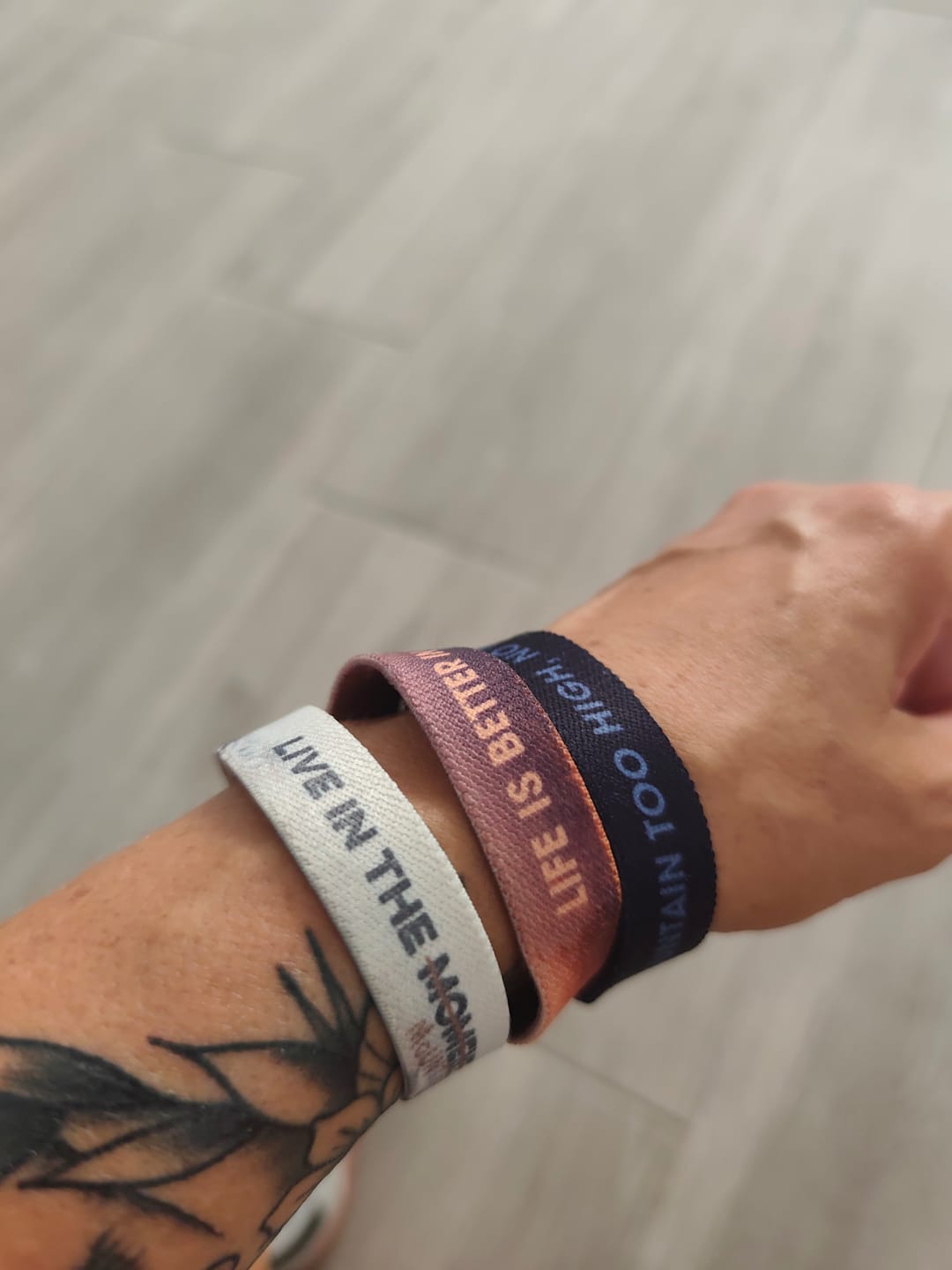 Customer photo review of Live in the Mountains - Elastisches Armband