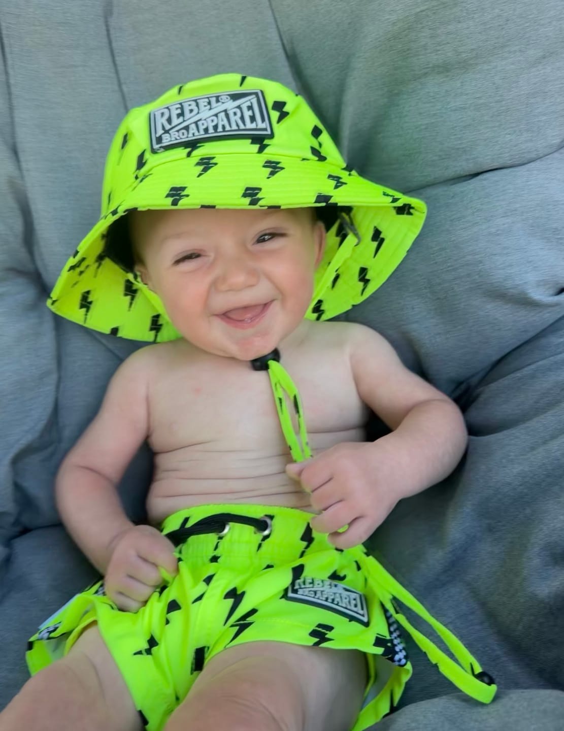 Customer photo review of Hydro Bucket Hat in Neon Electric Lime x Jagger