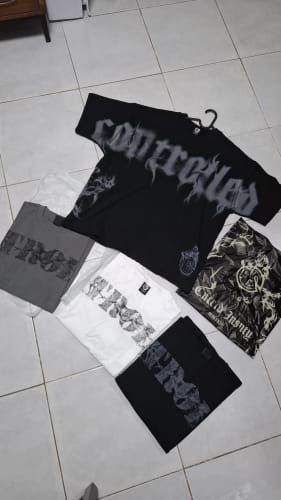 Customer photo review of Smoke Lightweight Tee Three Pack