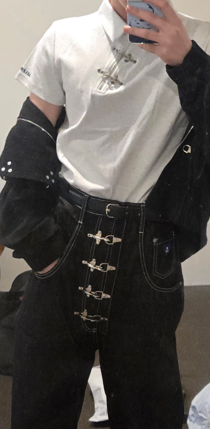 Customer photo review of Aelfric Eden Metal Button Raw Baggy Barrel Jeans