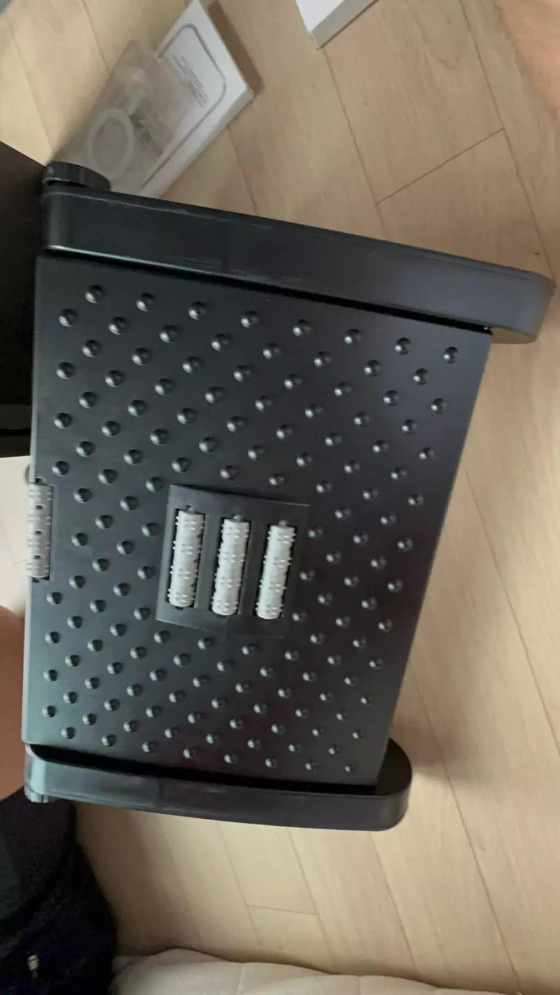 Customer photo review of Spinely® FootRest