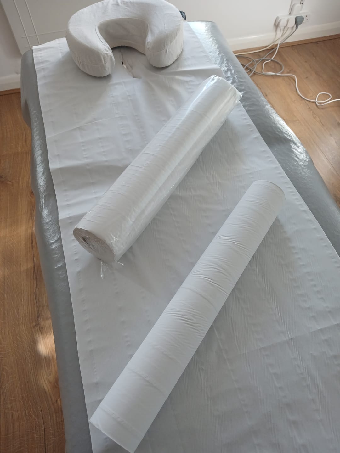 Customer photo review of Couch Rolls 20" - 2ply - Essentials White - 40m x 500mm - Case of 9