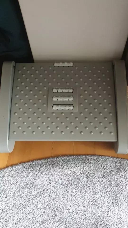 Customer photo review of Spinely® FootRest