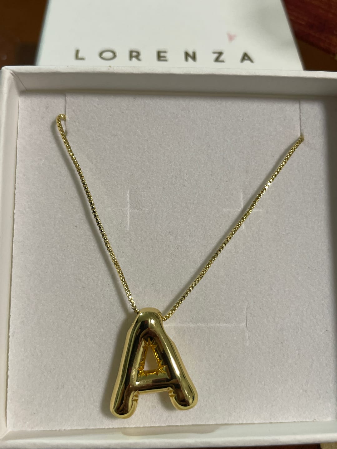 Customer photo review of Collar Dorado Liso Inicial Balloon