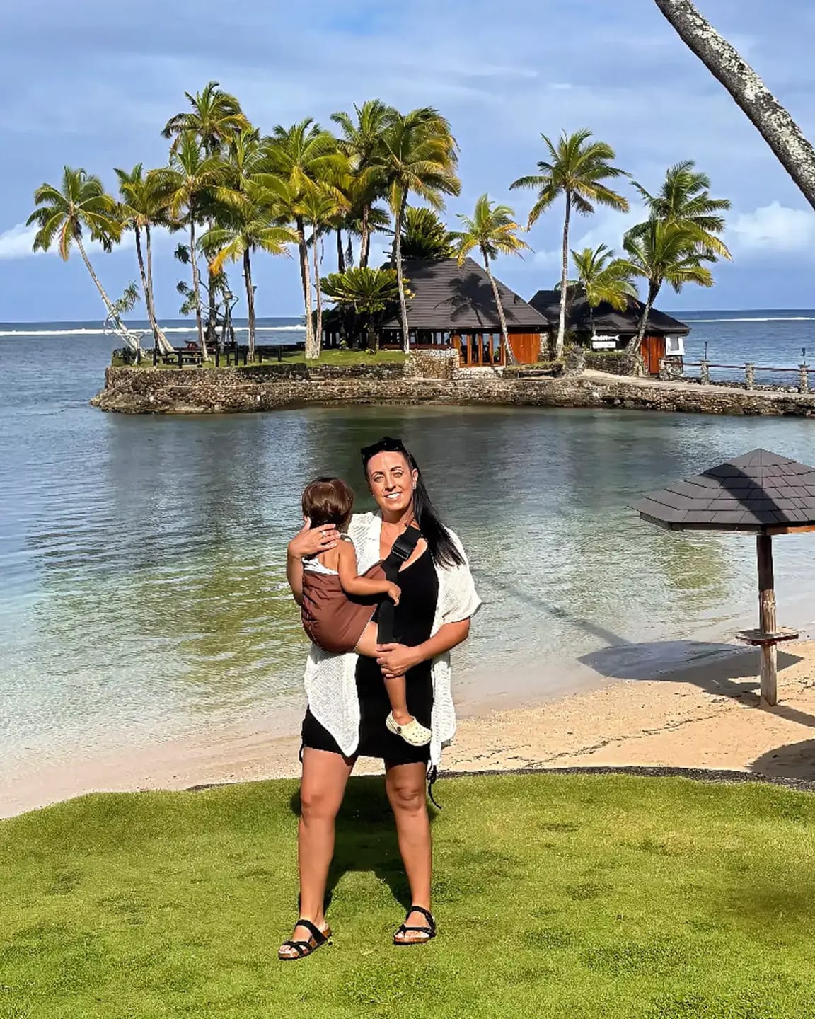 Customer photo review of POUCH™ TODDLER CARRIER