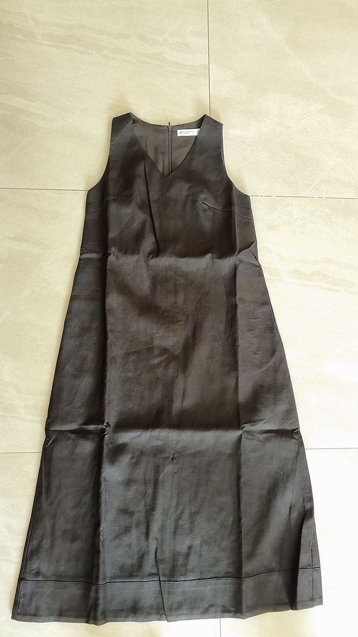 Customer photo review of V-Neck Linen Sleeveless Midaxi Dress With Back Slit