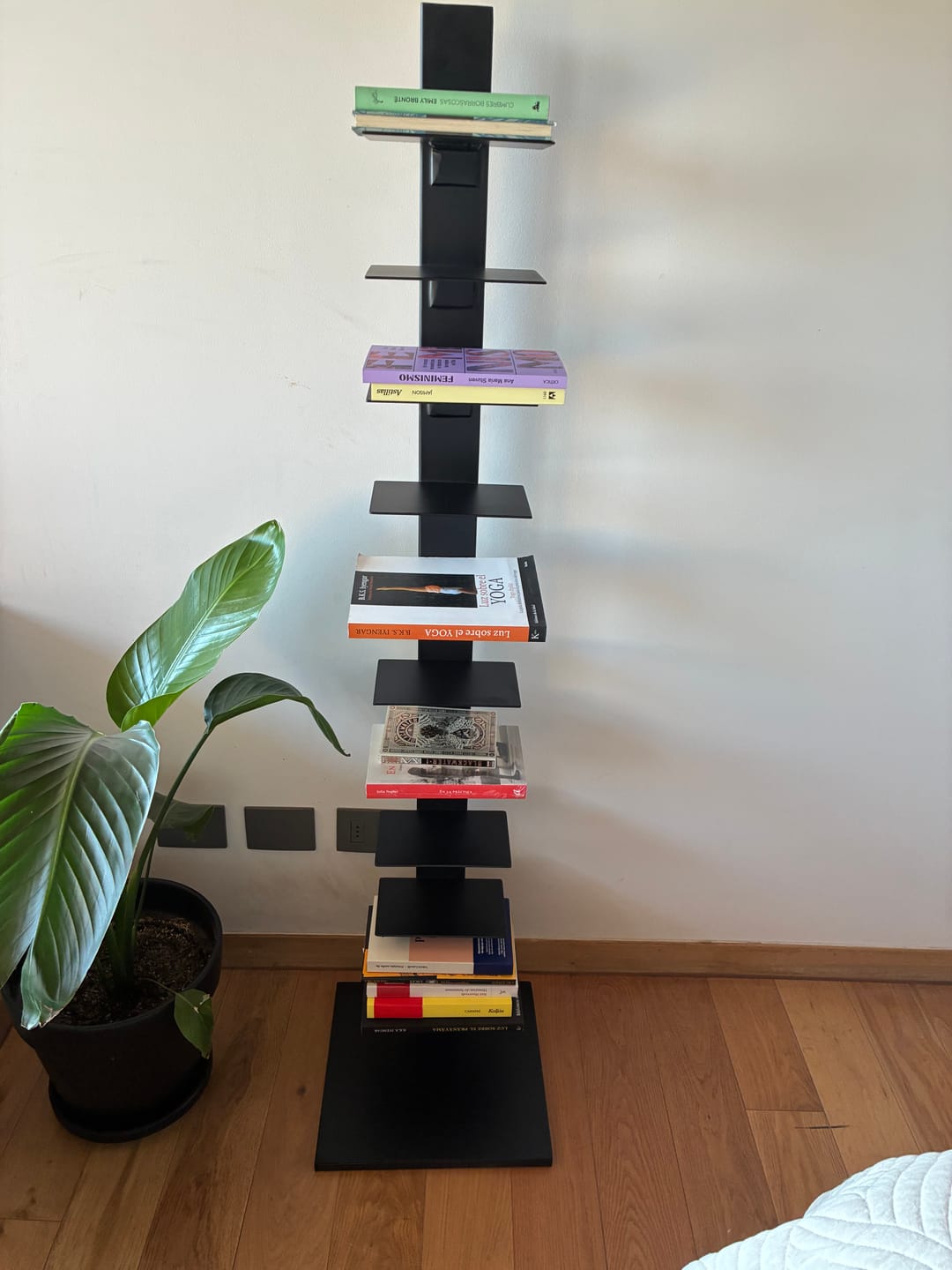 Customer photo review of Librero escala 150 METAL  — Kallfu.cl
