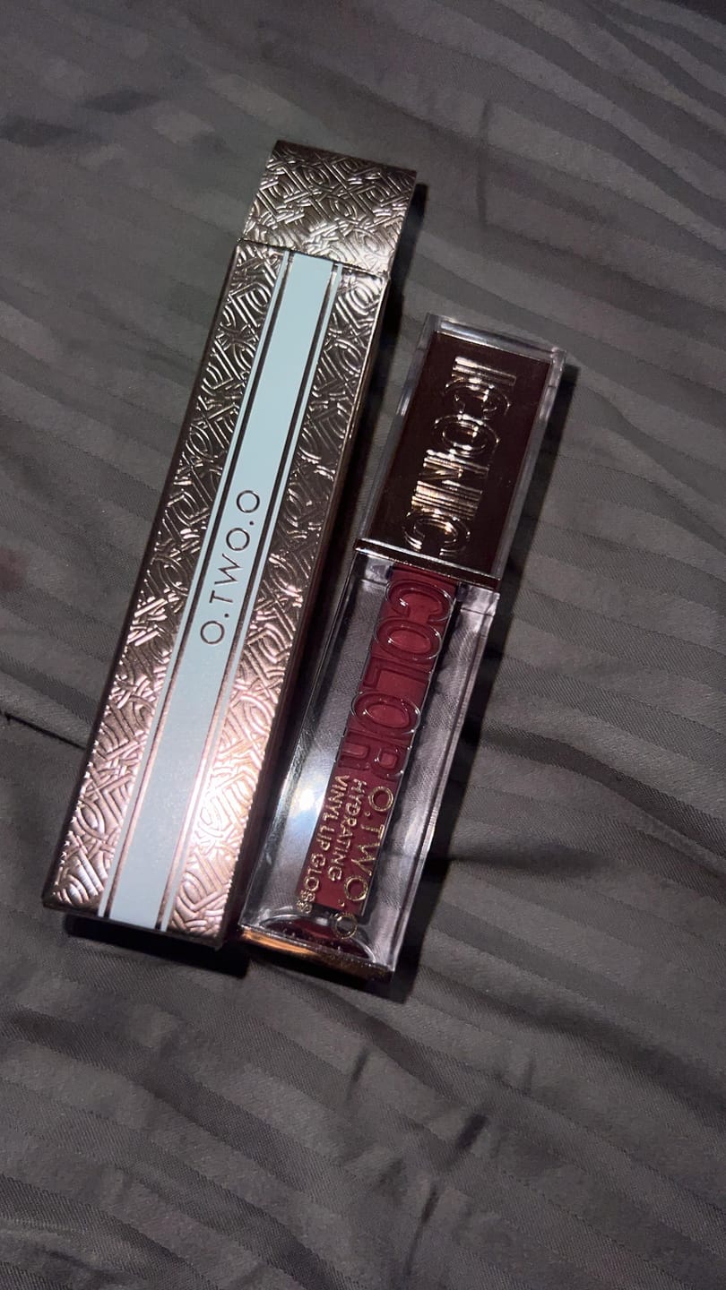 Customer photo review of O.TWO.O HAUTE HYDRATING VINYL LIP GLOSS