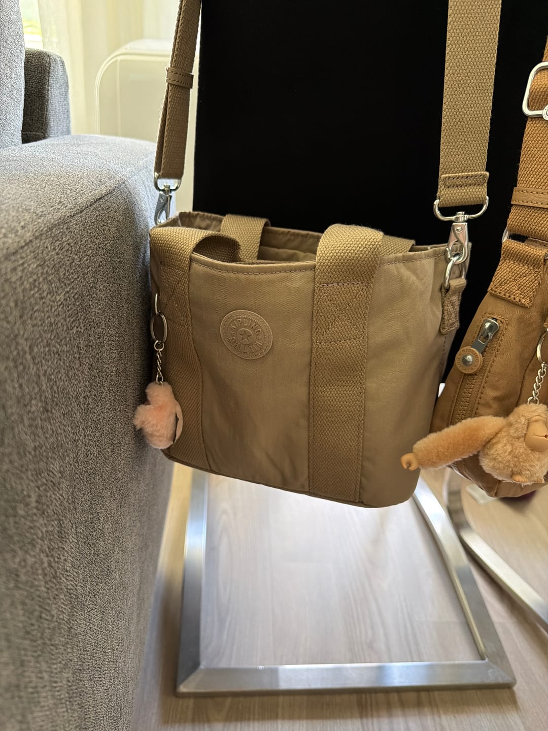 Customer photo review of Minta Handbag small Soft Taupe